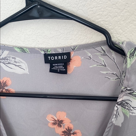 Floral Gray Women's Top - Picture 2 of 4